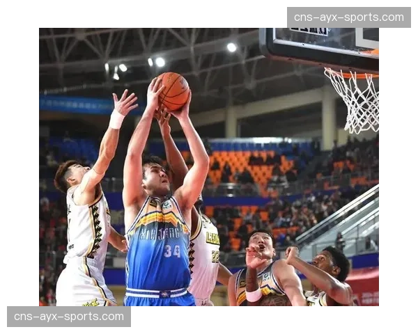 广厦主场不敌新疆,季后赛排名跌至第五 广厦主场不敌新疆,季后赛排名跌至第五